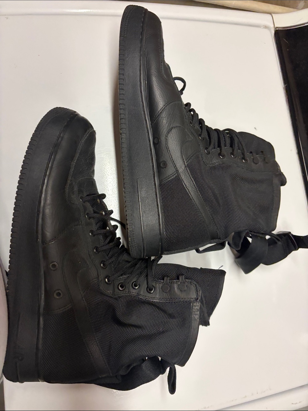 Nike Men’s Black Airforce 1’s SF AF1